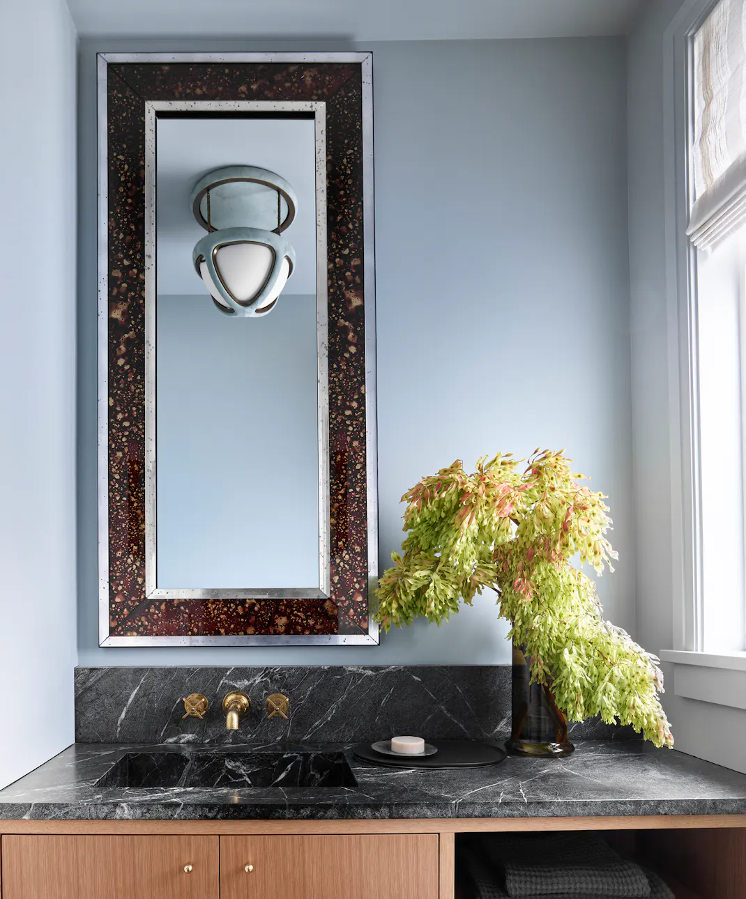 Andrew-Mann-Architecture-California-Hillside-Residence-Powder-Bathroom