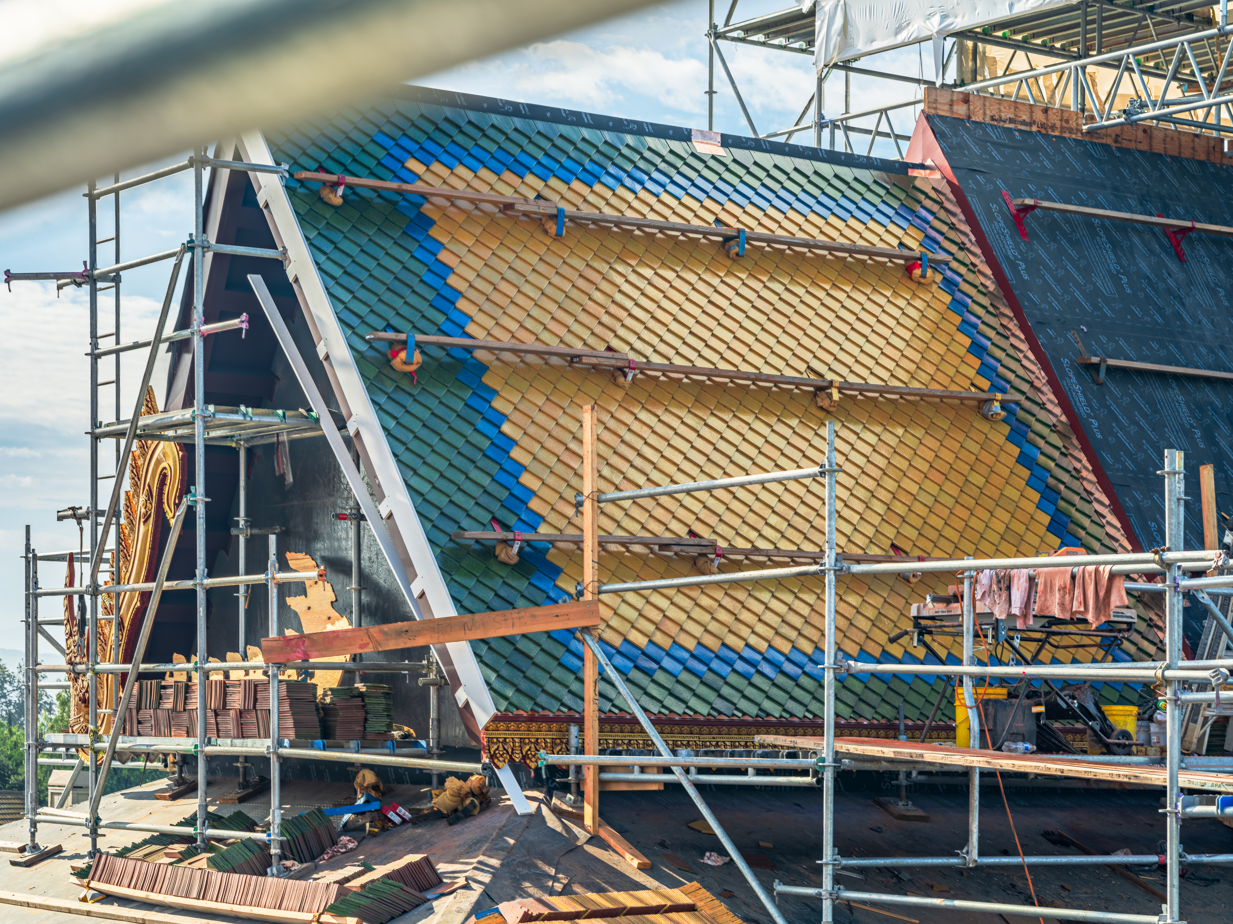 Andrew-Mann-Architecture-California-Wat-Khmer-Kampuchea-Krom-Temple-Exterior-Roof-Tile