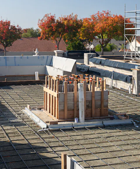 Andrew-Mann-Architecture-California-Wat-Khmer-Kampuchea-Krom-Temple-Exterior-Courtyard-View-Benches