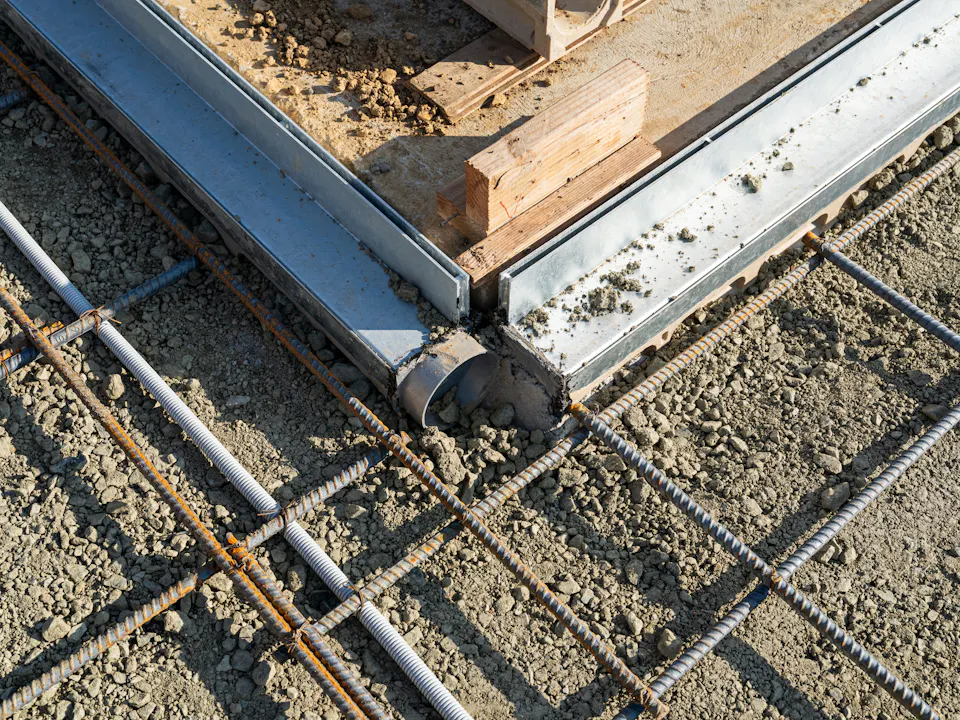 Andrew-Mann-Architecture-California-Wat-Khmer-Kampuchea-Krom-Temple-Exterior-Courtyard-Detail