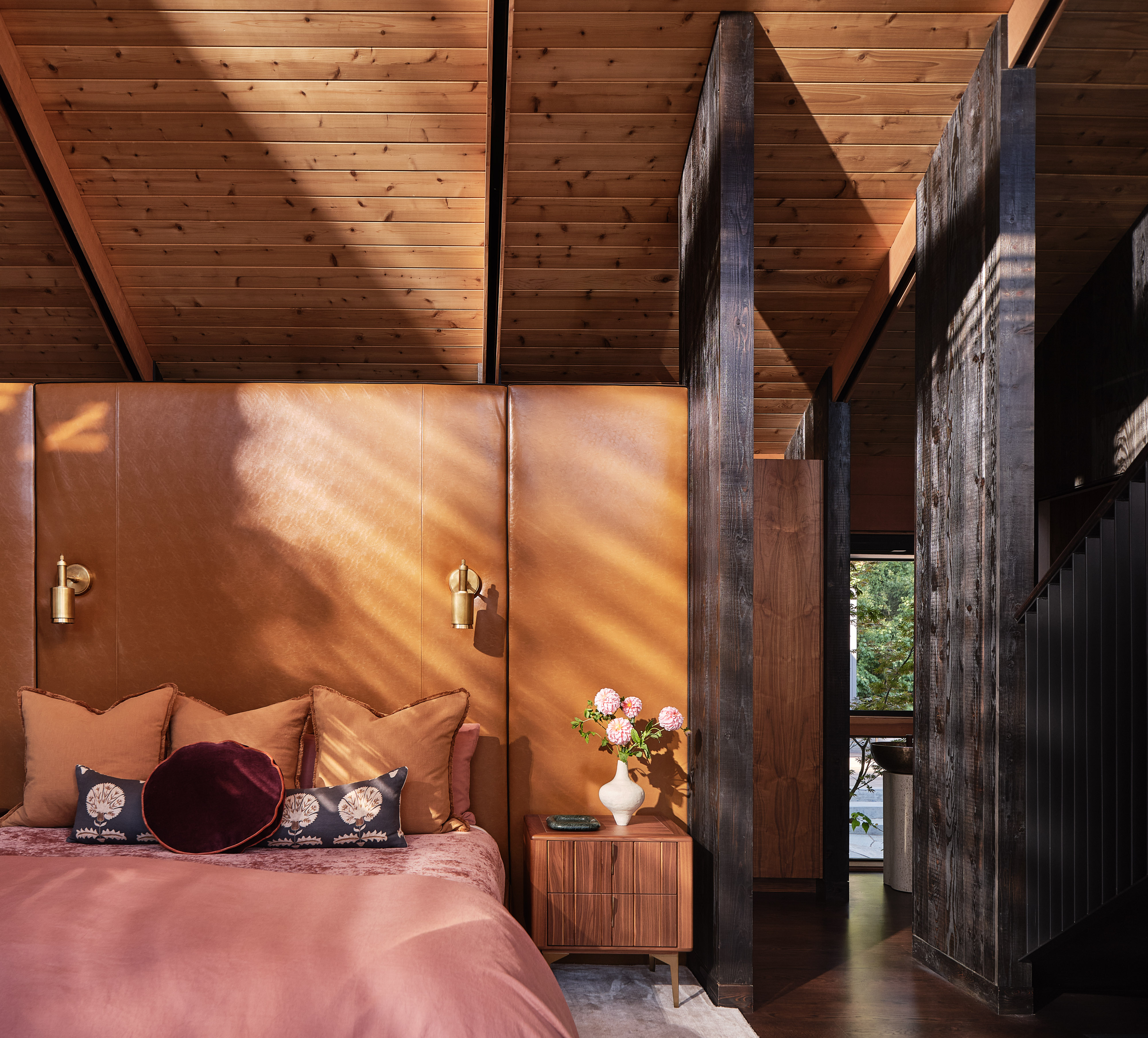 Andrew-Mann-Architecture-California-Sonoma-Retreat-Primary-Bedroom-iii