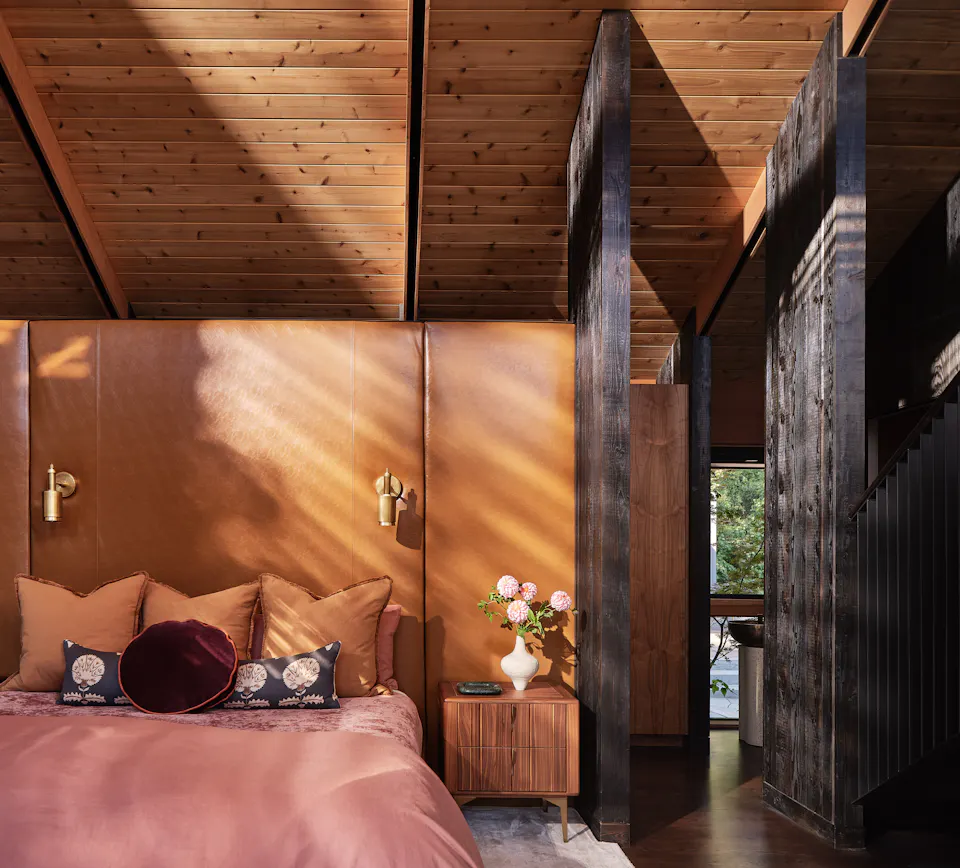 Andrew-Mann-Architecture-California-Sonoma-Retreat-Primary-Bedroom-iii