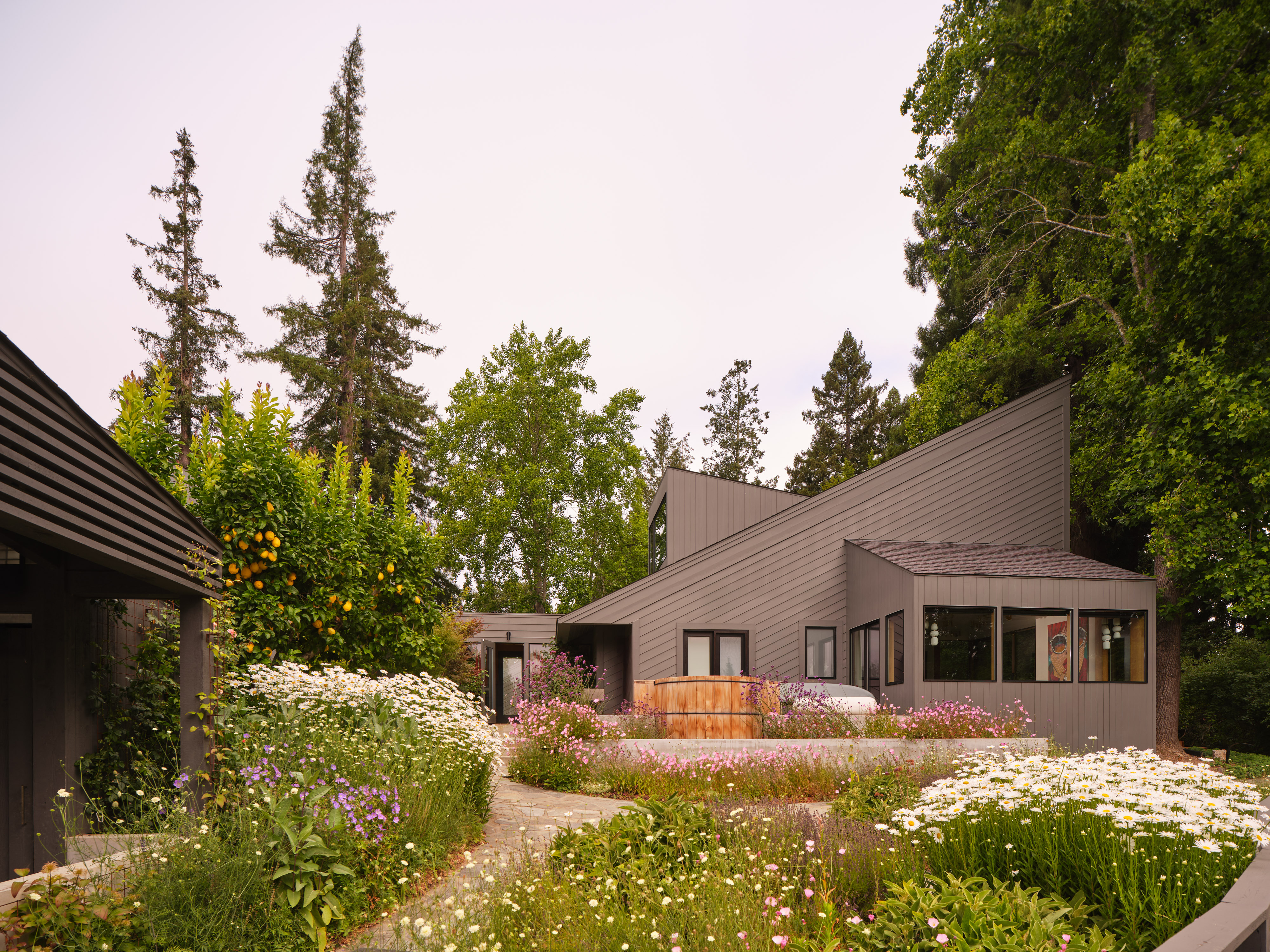 Andrew-Mann-Architecture-California-Sonoma-Retreat-Exterior-i