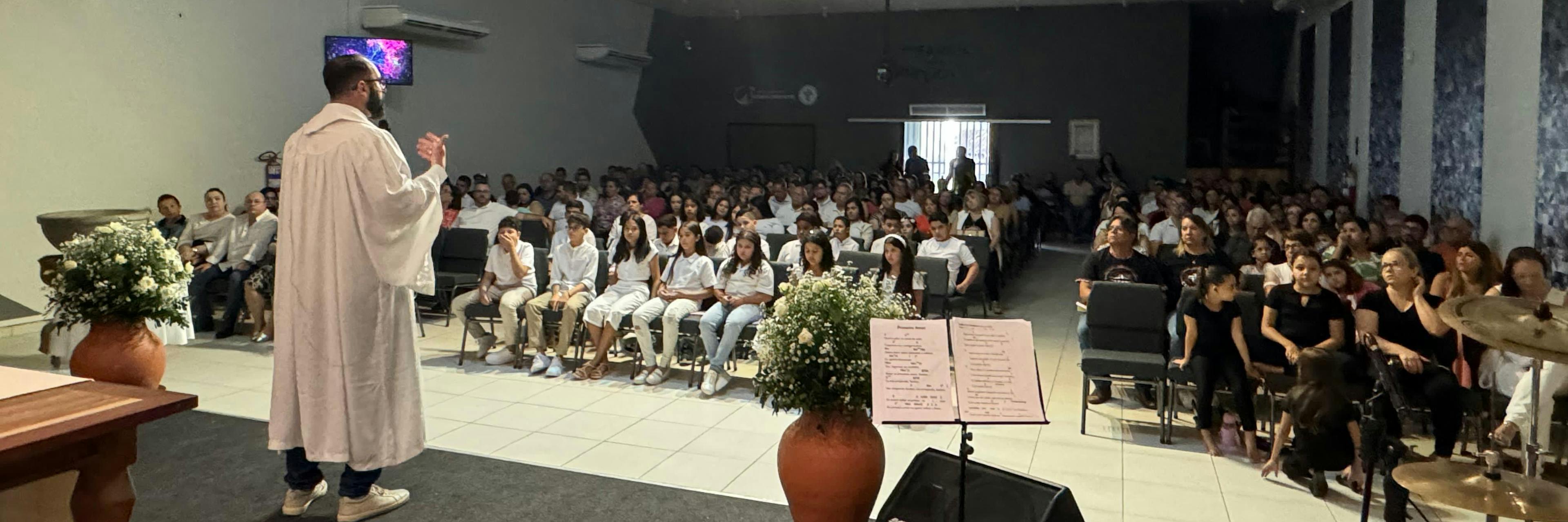 Pastor realizando sermão