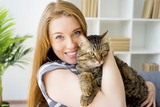 Elisa avec son chat Pixie