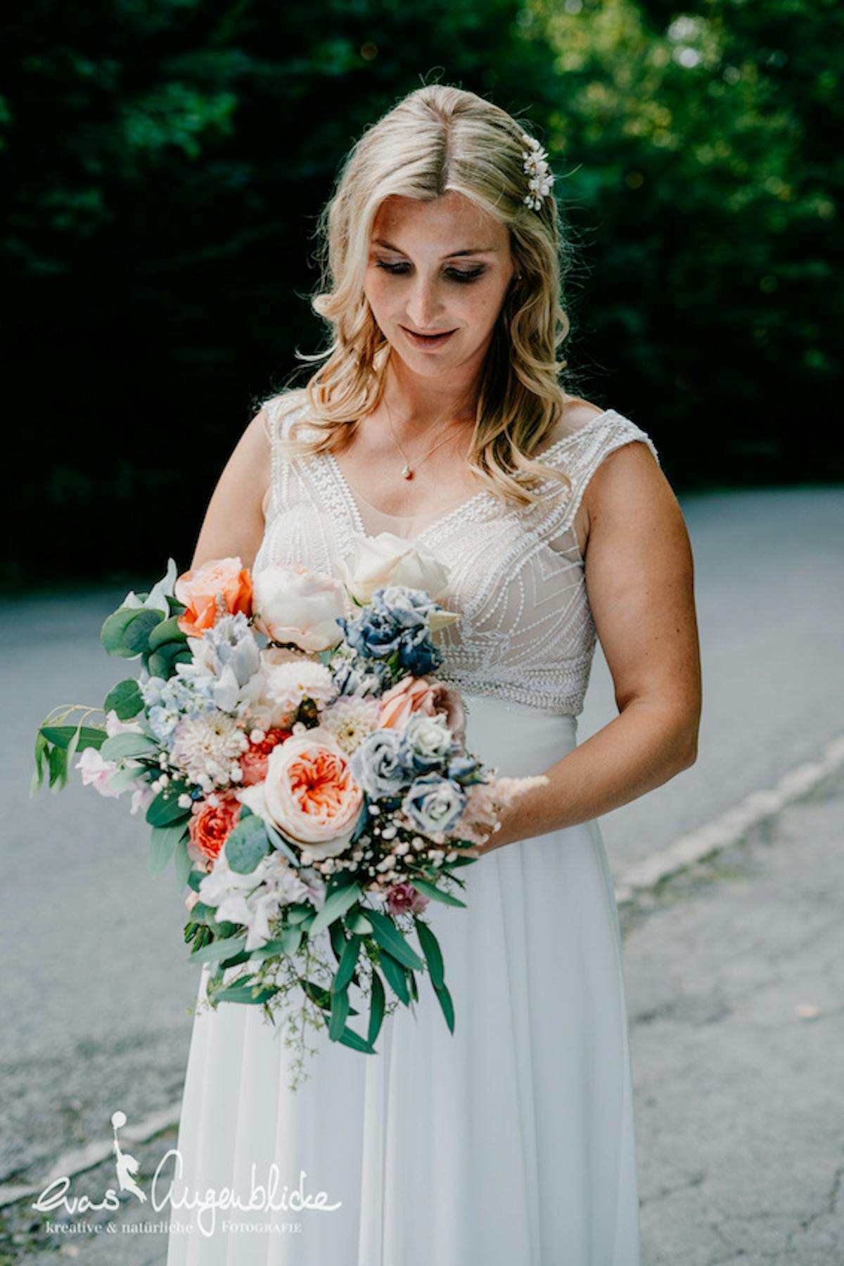 Braut Anna-Lena mit Brautstrauß