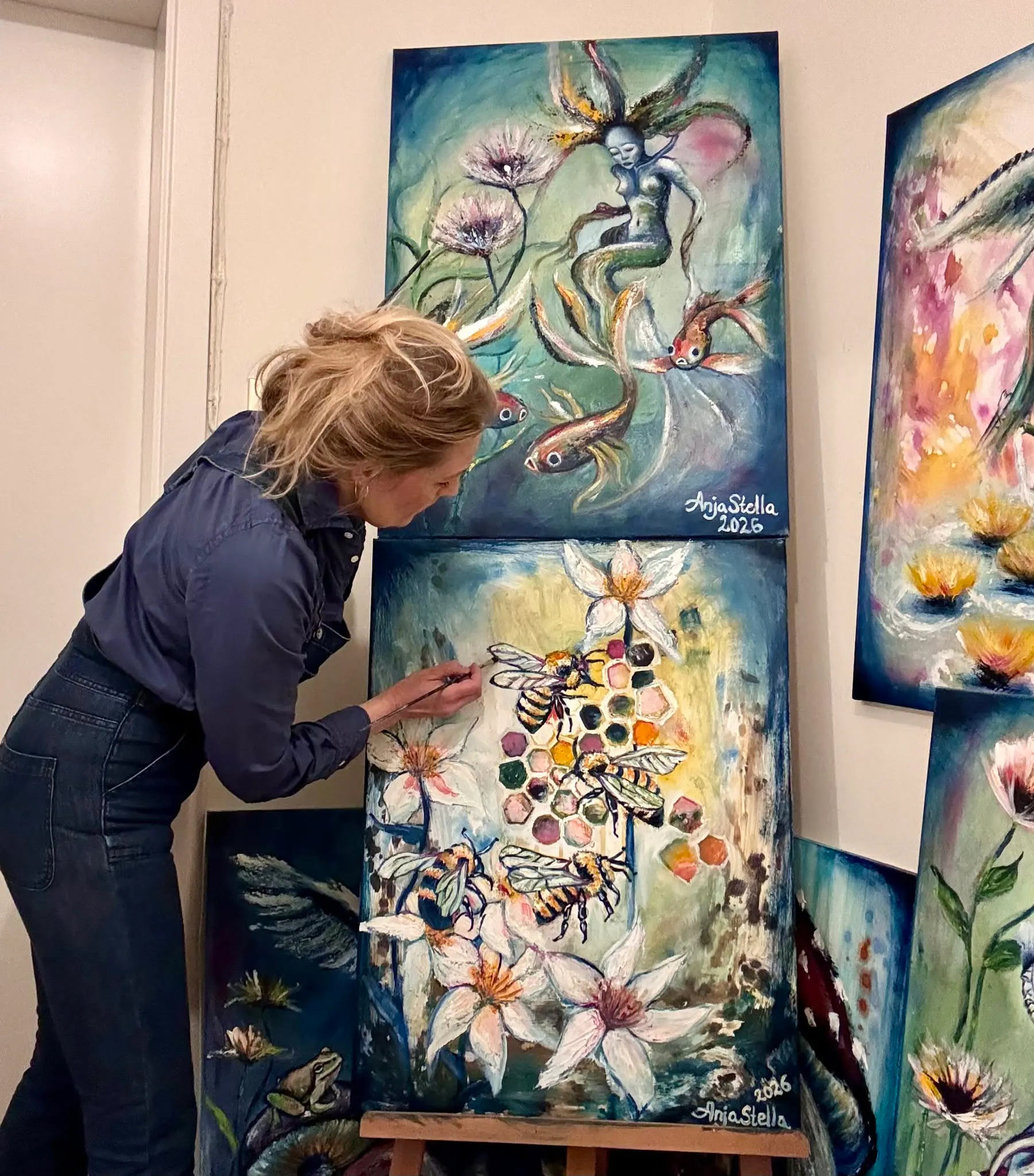 Anja working on Nine dreams paintings