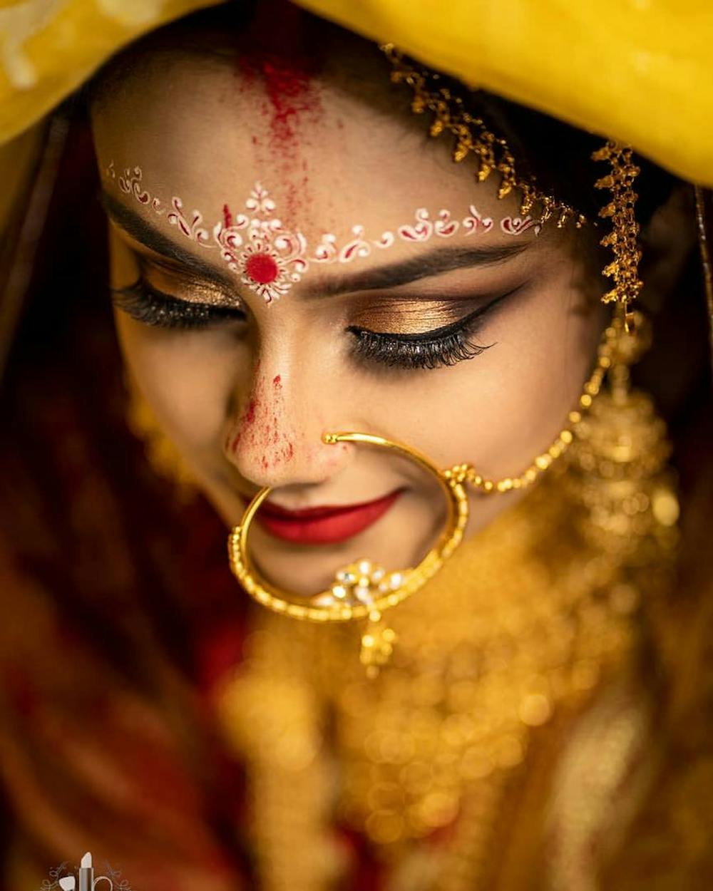 Golden Smokey Eye Makeup