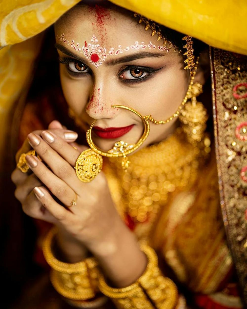 attractive bridal chandan bindi design
