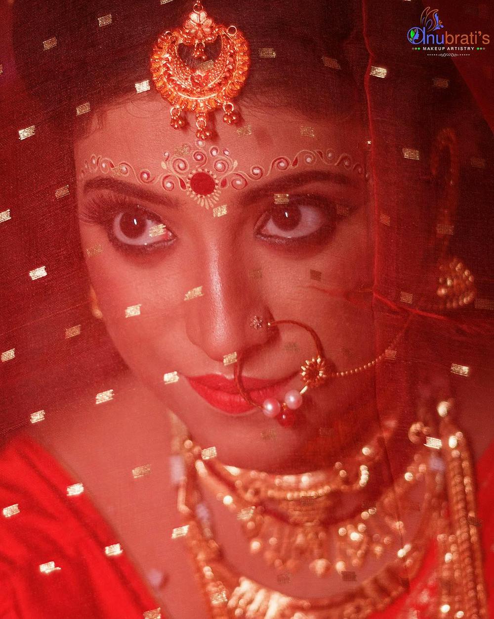 gorgeous bridal chandan bindi design