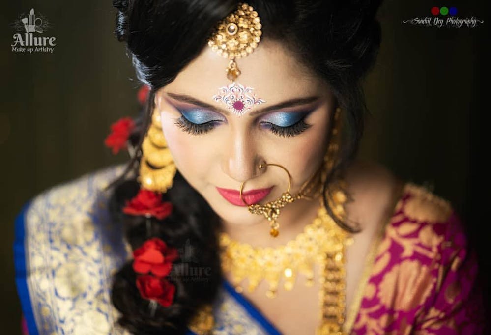 colorful makeup look for bengali brides