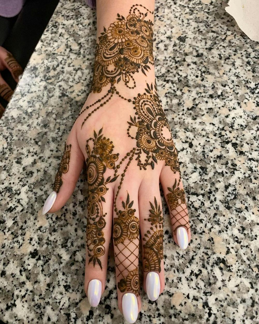 Unique mehndi design for brides