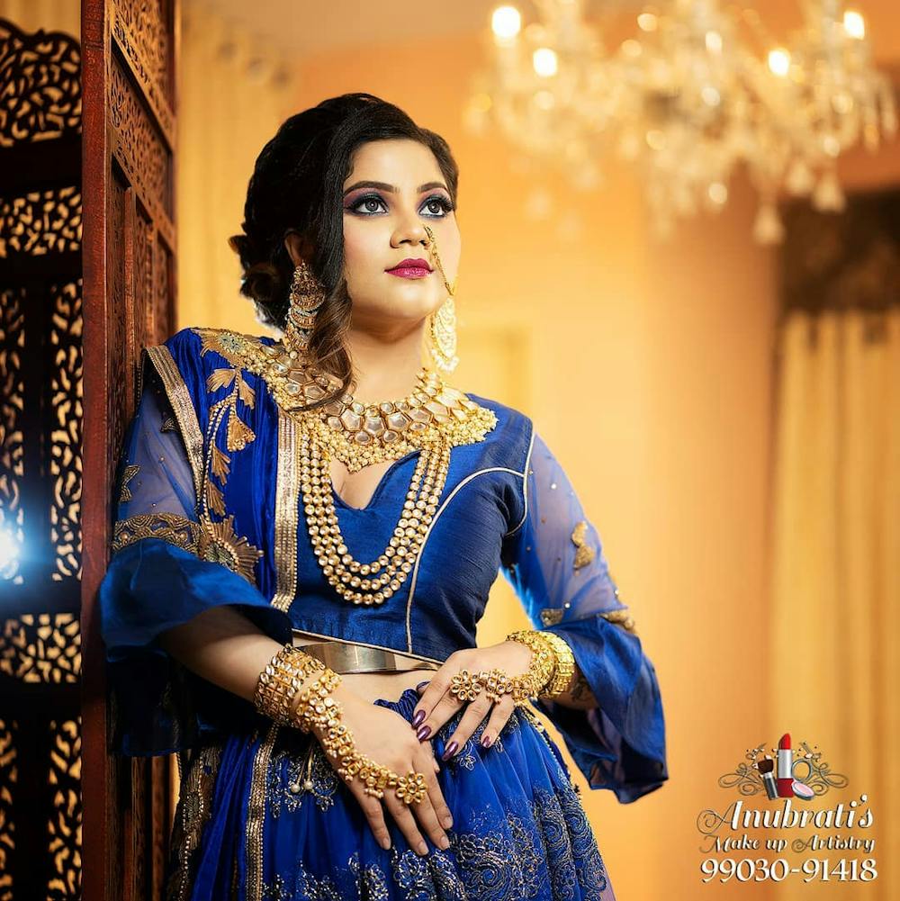 blue makeup look for pre-wedding