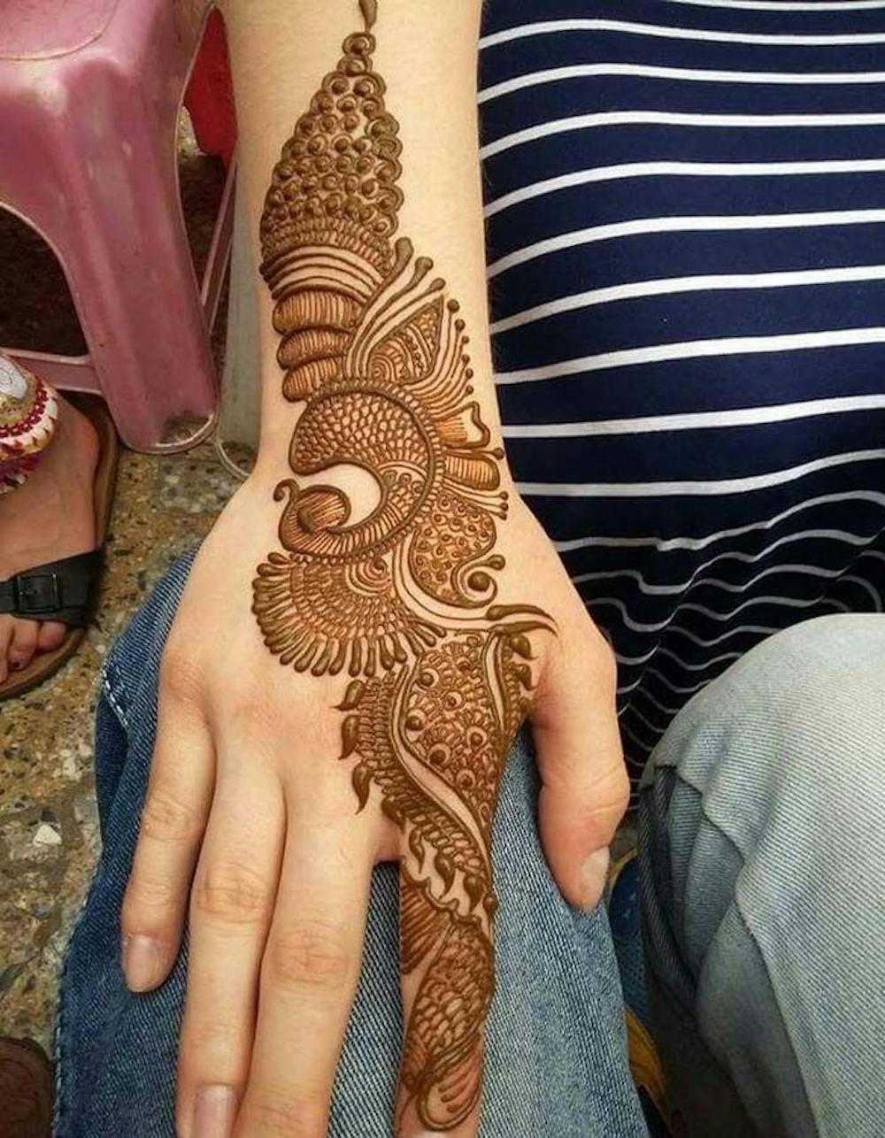 Paisley Motiff design for mehndi ceremony