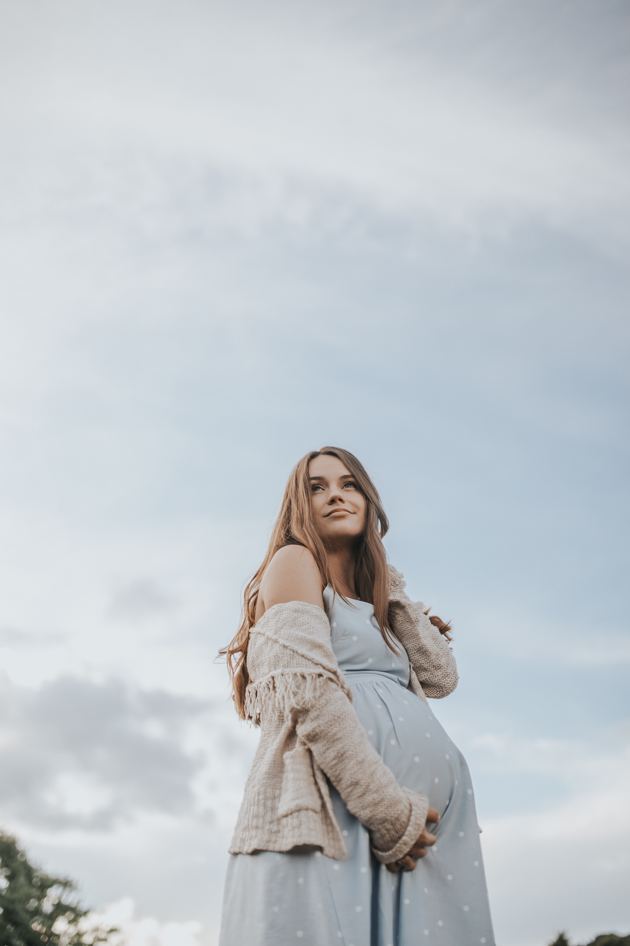 pregnant women with brown hair