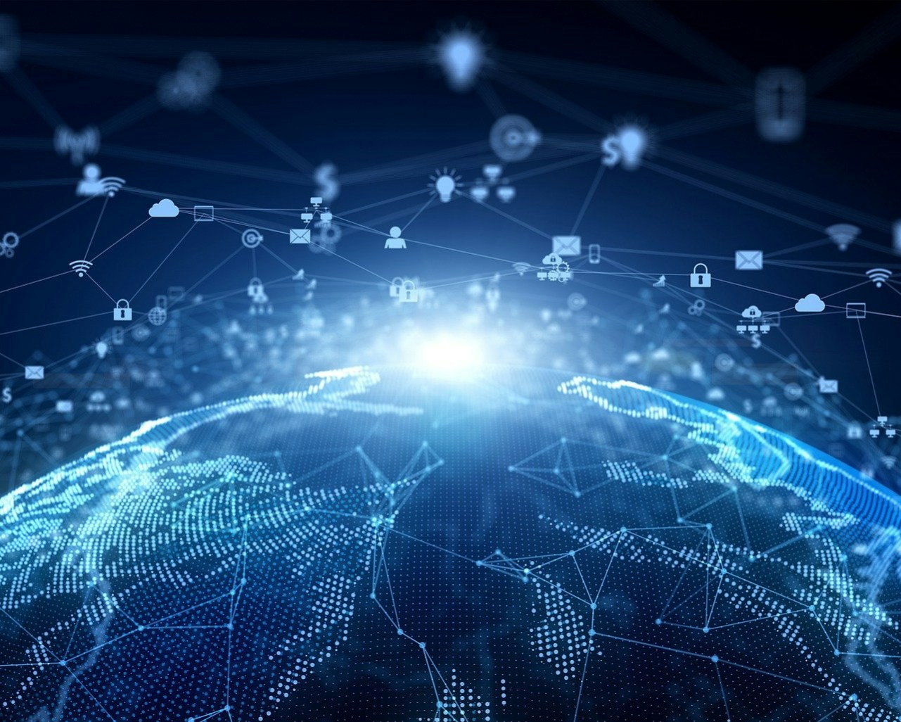 Visualización digital del planeta Tierra con redes de conexión global y símbolos de seguridad, nube y usuarios flotando, representando la analítica de accesos e identidades en entornos corporativos.