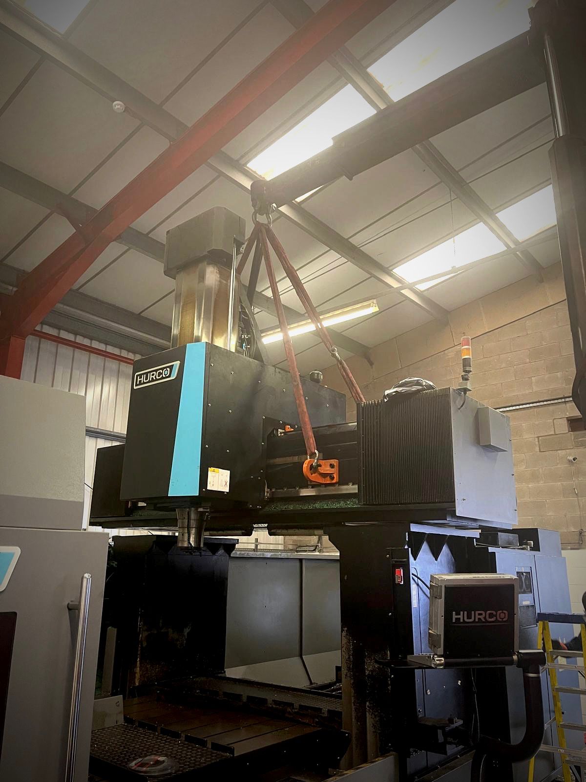 Machine Transport Services - Lifting large equipment