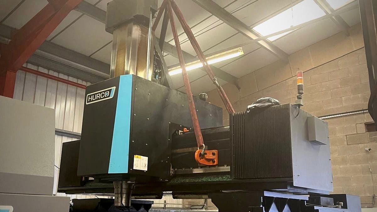 Machine Transport Services - Lifting large equipment