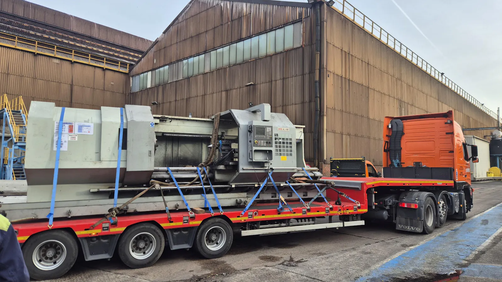 Image of a flat bed lorry transporting machinery