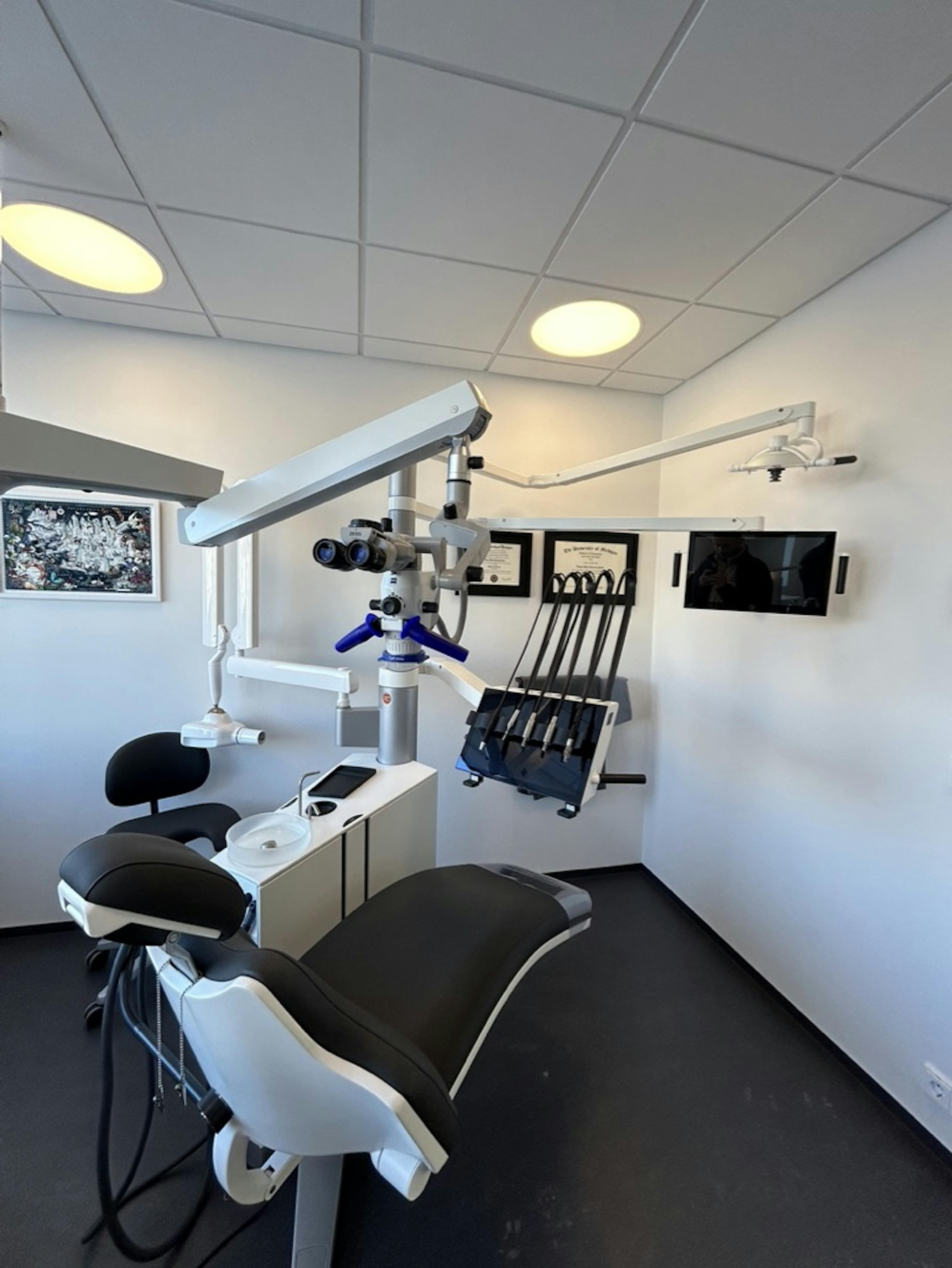 Tannlækna stóll Radix og hjálpartæki