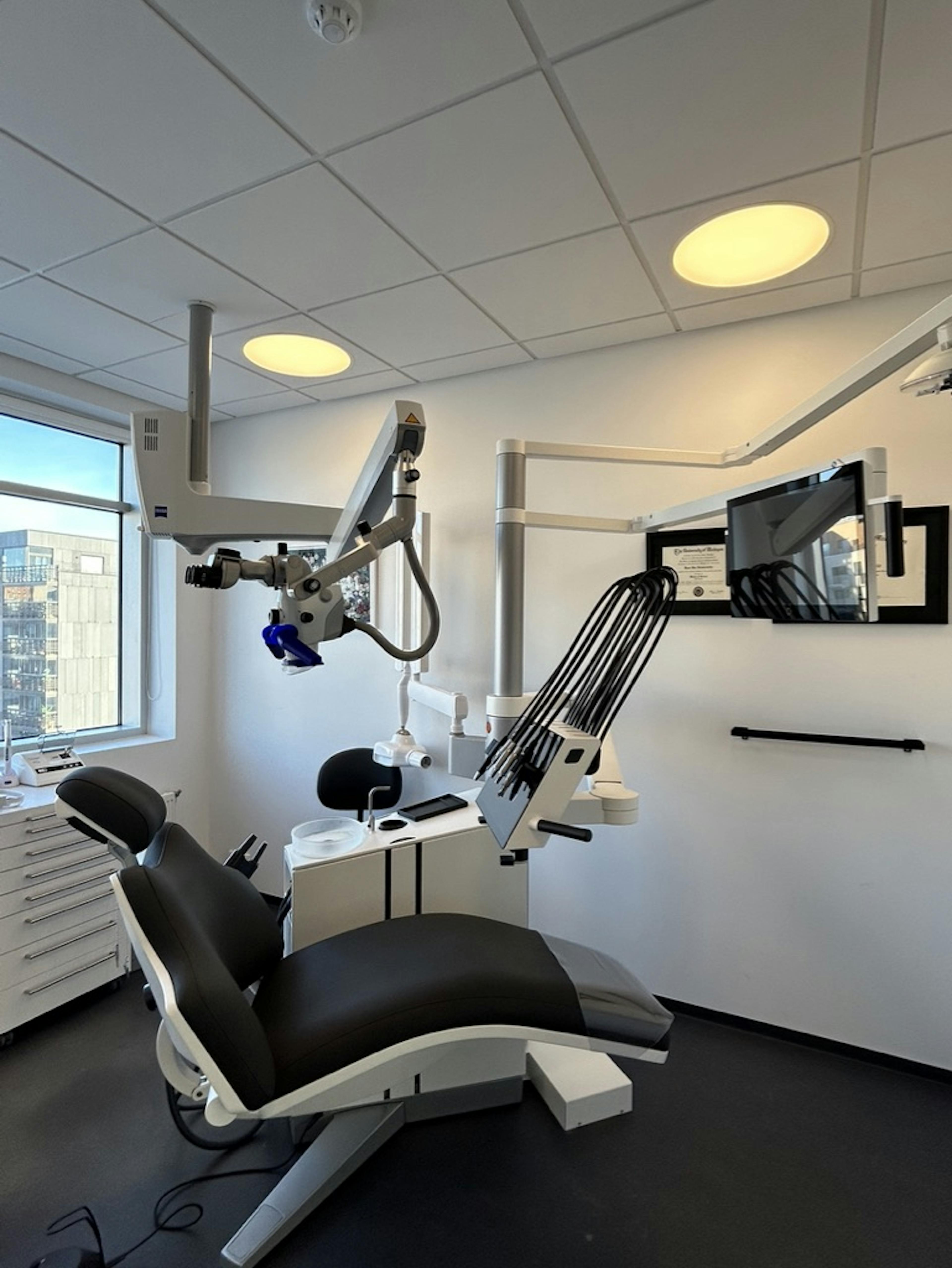 Tannlækna stóll Radix og hjálpartæki