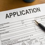 How do property managers choose between applicants?