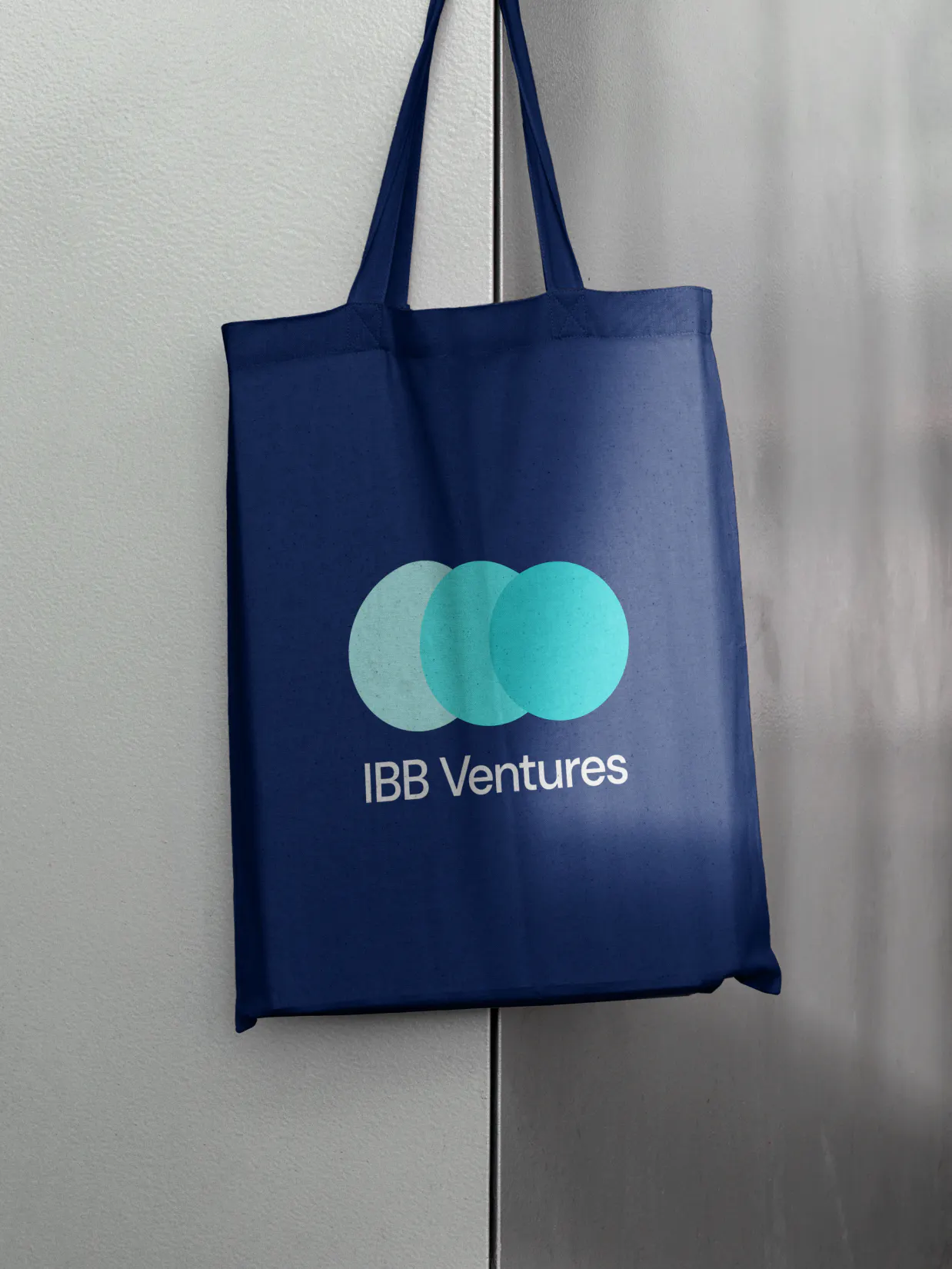 IBB Ventures – Brand Design, E-Commerce, Experience Design "Investing in Berlin’s future": Mockup showing a navy blue tote bag with the IBB Ventures logo and name x HY.AM Studios