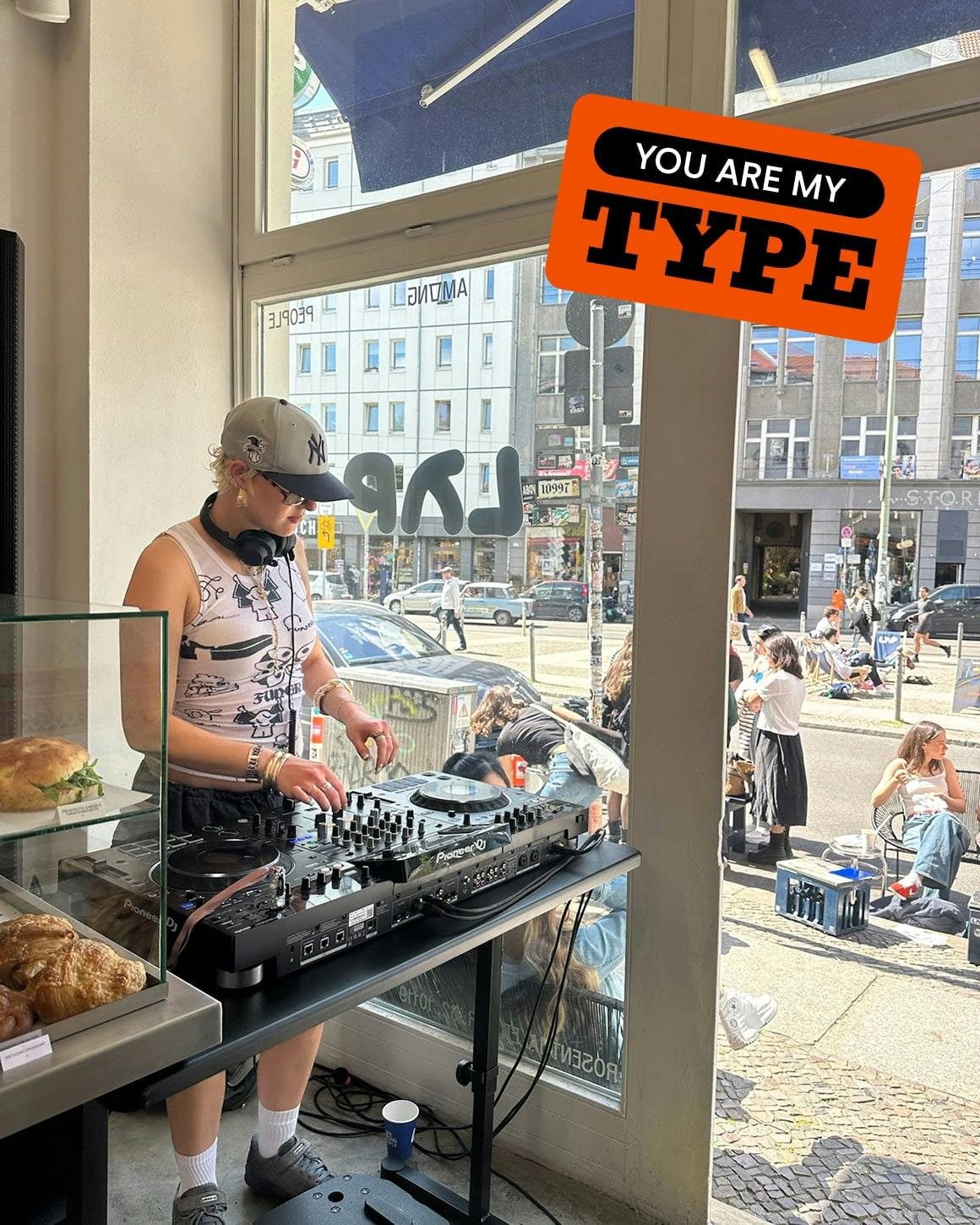 Hinge x LAP Prompt Poll Activation