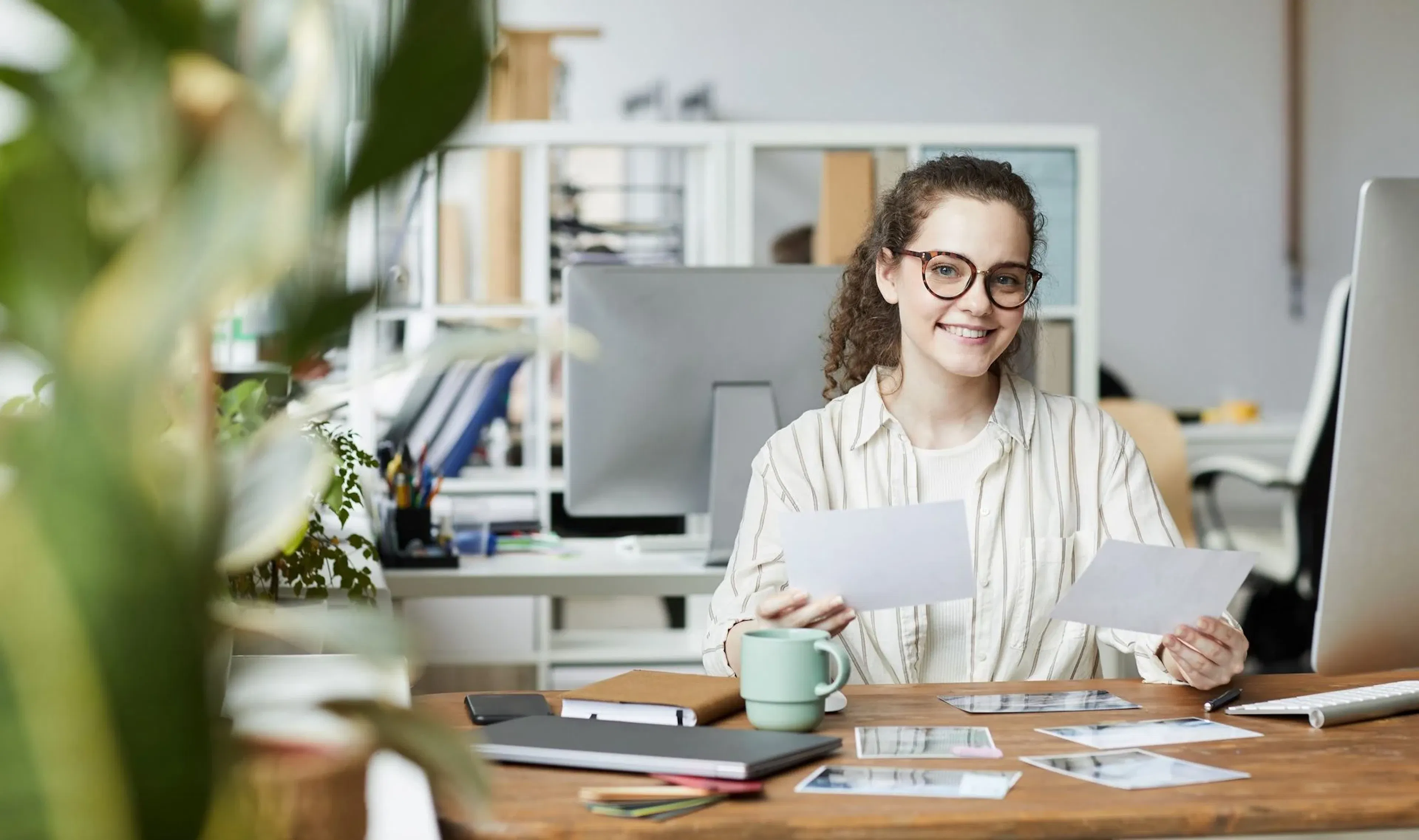 Trabajadora sonriendo