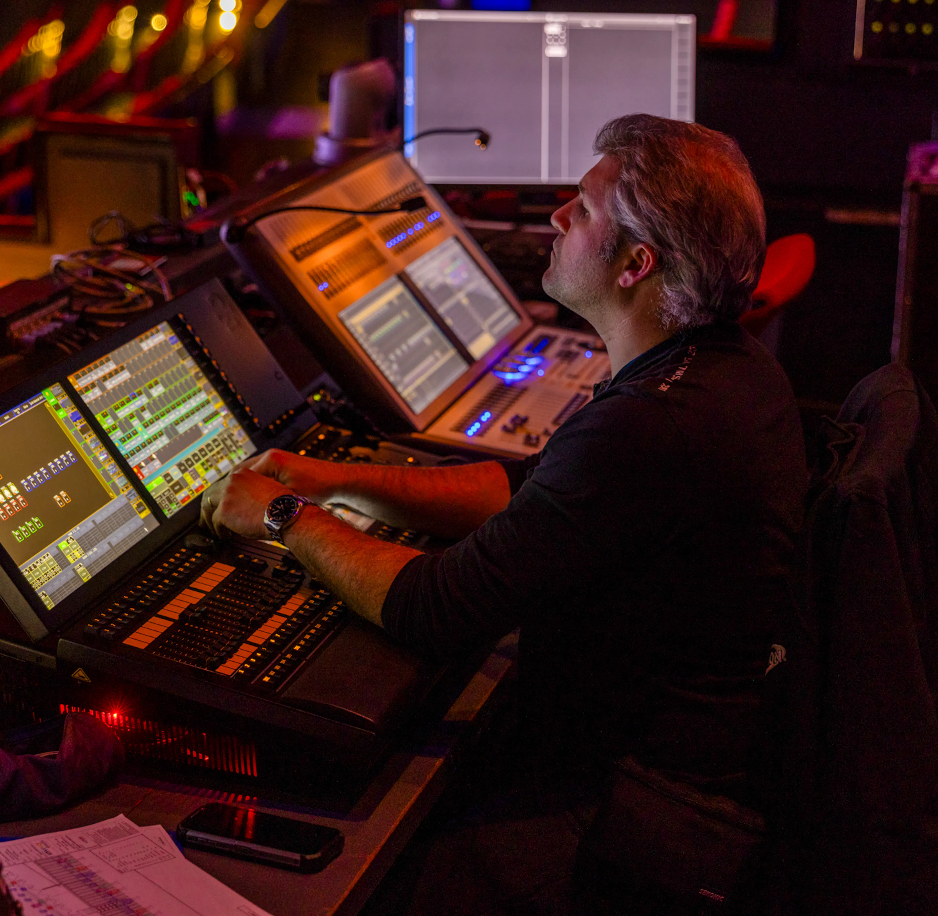 Une régie technique dans un auditorium
