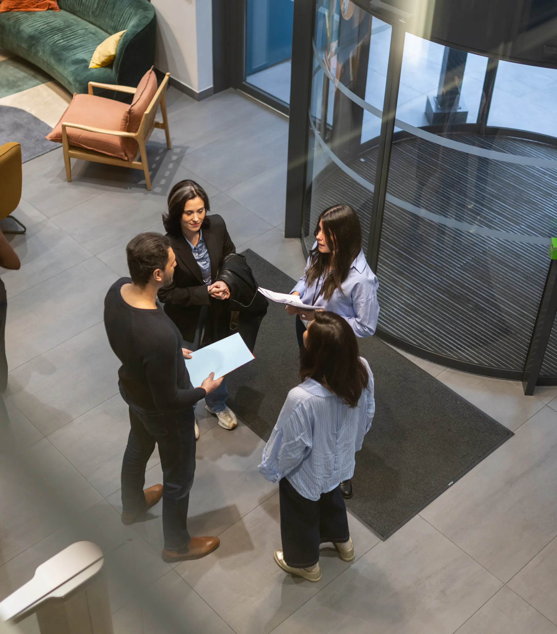 4 collaborateur au sein d'un environnement de travail