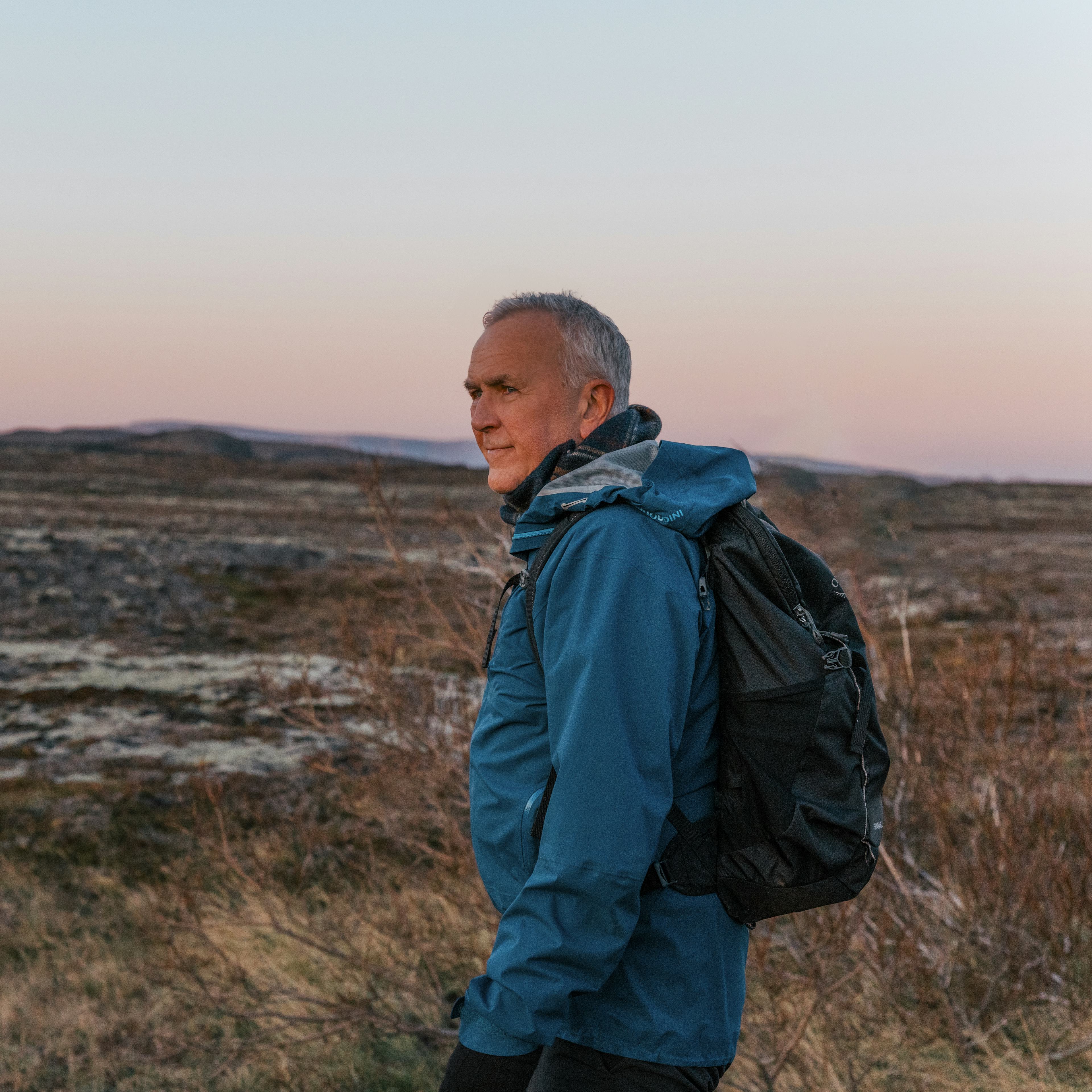 Maður úti í náttúru