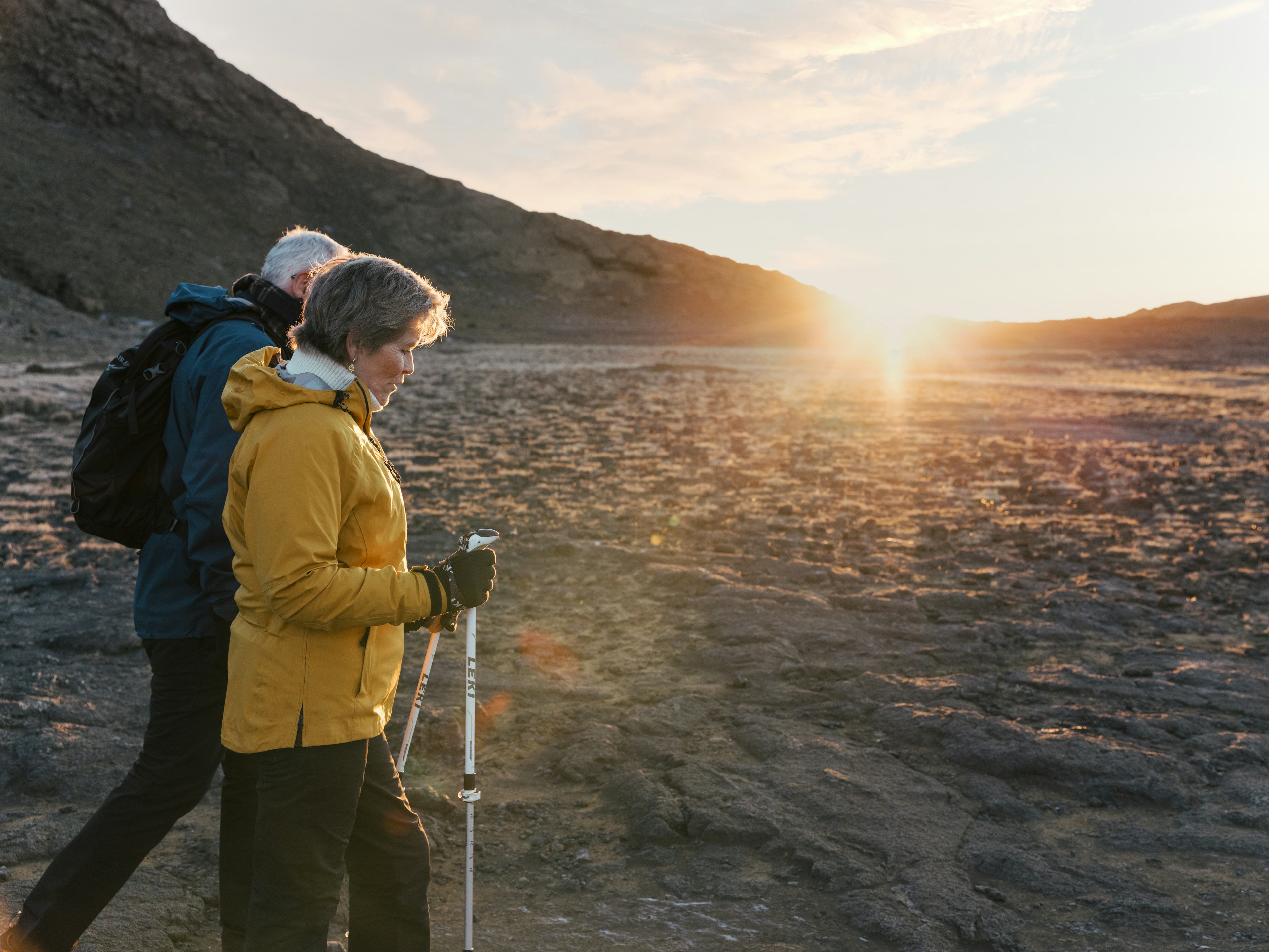 Hjón úti í náttúrunni