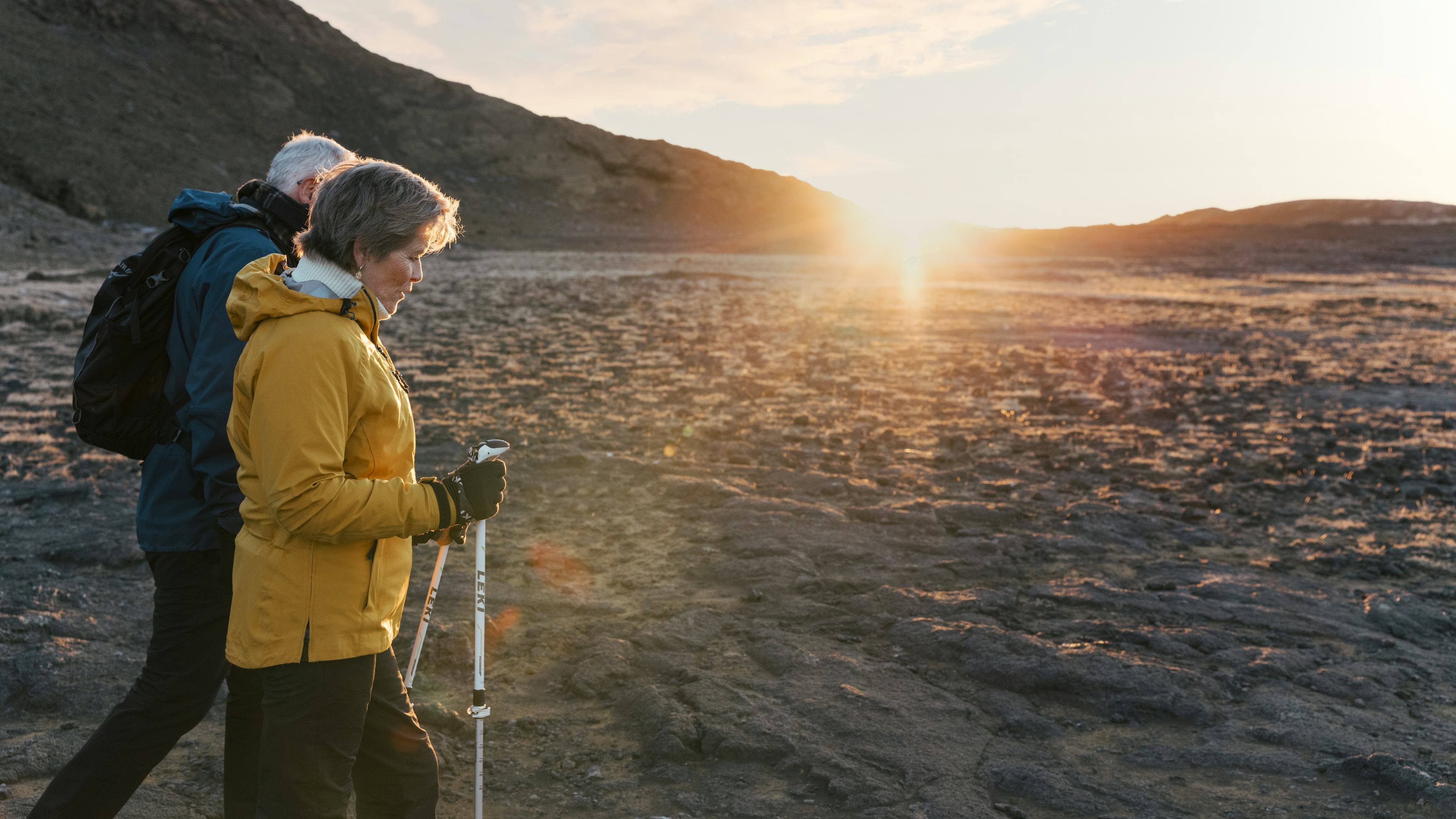 Hjón úti í náttúrunni