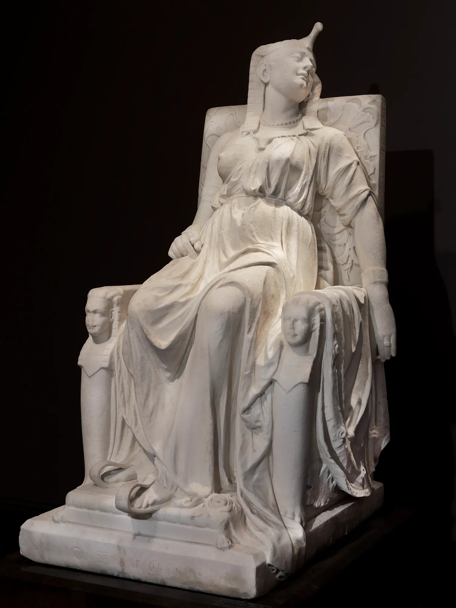 Smithsonian American Art Museum (si.edu) — téléchargement libre pour usage éditorial. The Death of Cleopatra, Edmonia Lewis, 1876 — marbre, Smithsonian American Art Museum, Washington D.C. Smithsonian American Art Museum, Washington D.C.