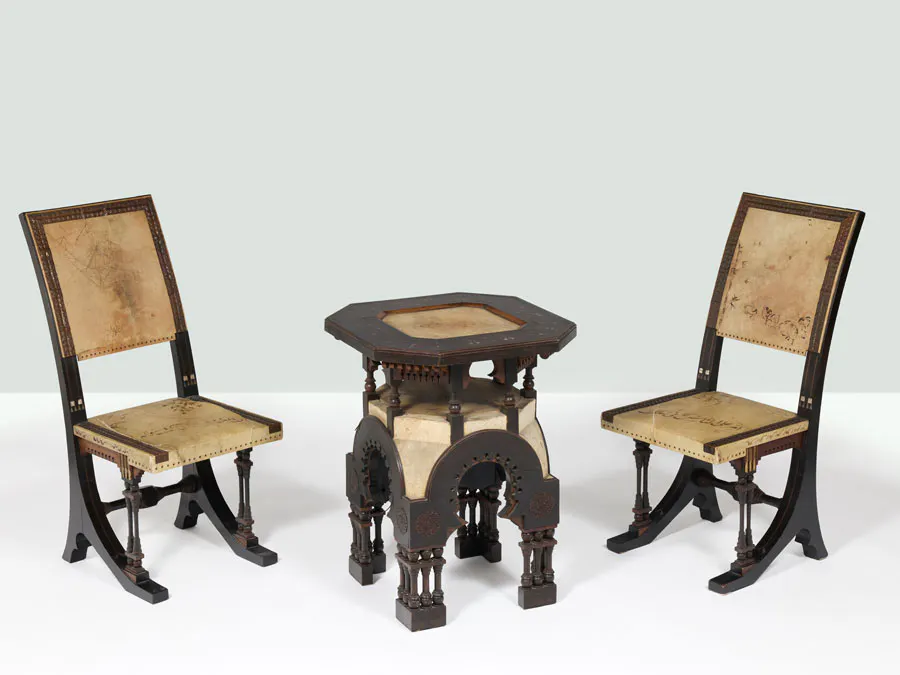 Carlo Bugatti (1856-1940)
Paire de chaises, circa 1900
Estimation : 10 000 - 15 000 €