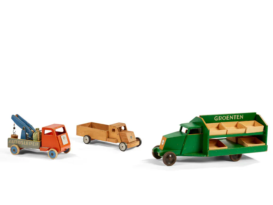 Jacobus Ko VERZUU (1901-1971)
Ensemble de trois camions
Bois et bois peint
Estimation : 1 500 - 2 000 €