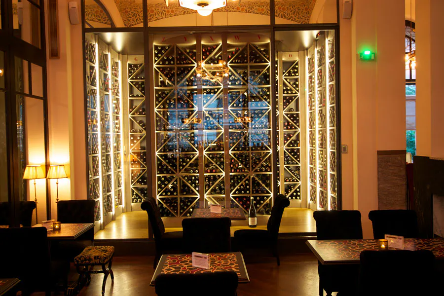 Vue du restaurant Les Climats, rue de Lille à Paris (2013-2023)