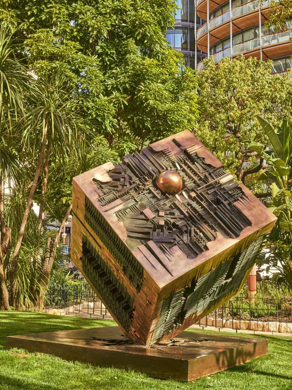 Arnaldo Pomodoro (1926-2025)
Cubo I, 1964-67
Bronze patiné
Vendu 890 910 €