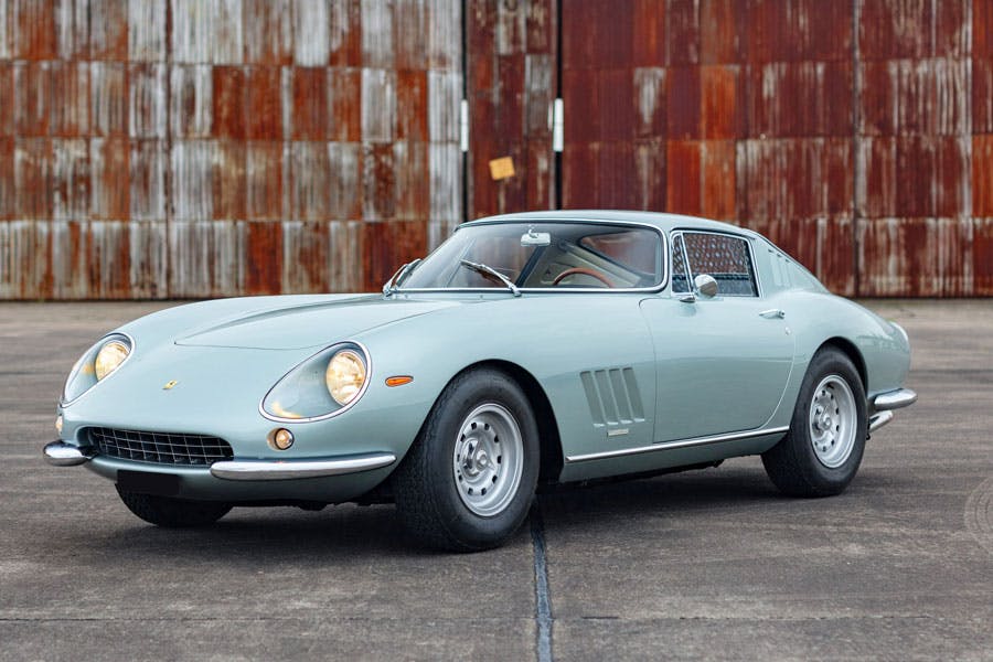 1966 Ferrari 275 GTB 
Estimation : 2 200 000 - 2 600 000 € 
The Silver Collection