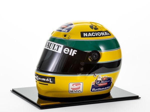 Ayrton Senna (1960-1994) 

Williams, Saison 1994
Casque replica, monté sur un socle et avec vitrine. Hommage au triple champion du monde pour les 30 ans de sa disparition 

Estimation : 4 000 – 6 000 € / Sans réserve 
