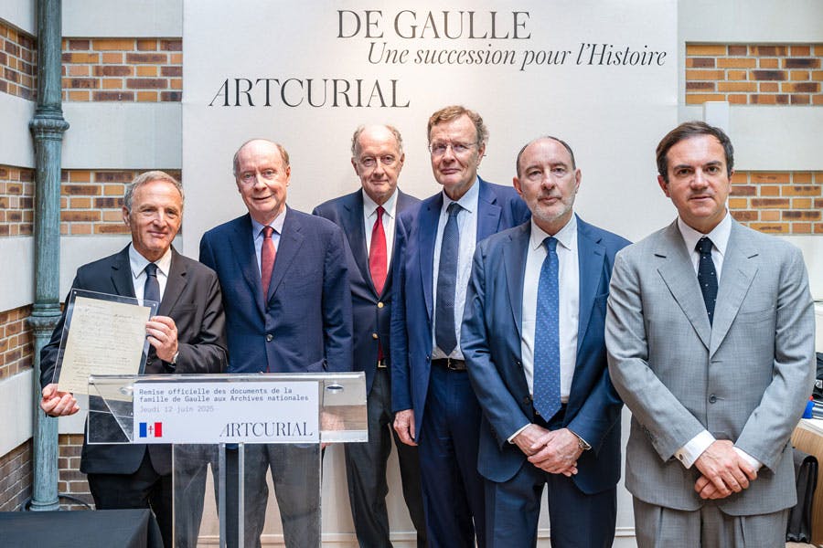 De gauche à droite : Nicolas Orlowski, Charles de Gaulle, Yves de Gaulle, Jean de Gaulle, Pierre de Gaulle, Stéphane Aubert