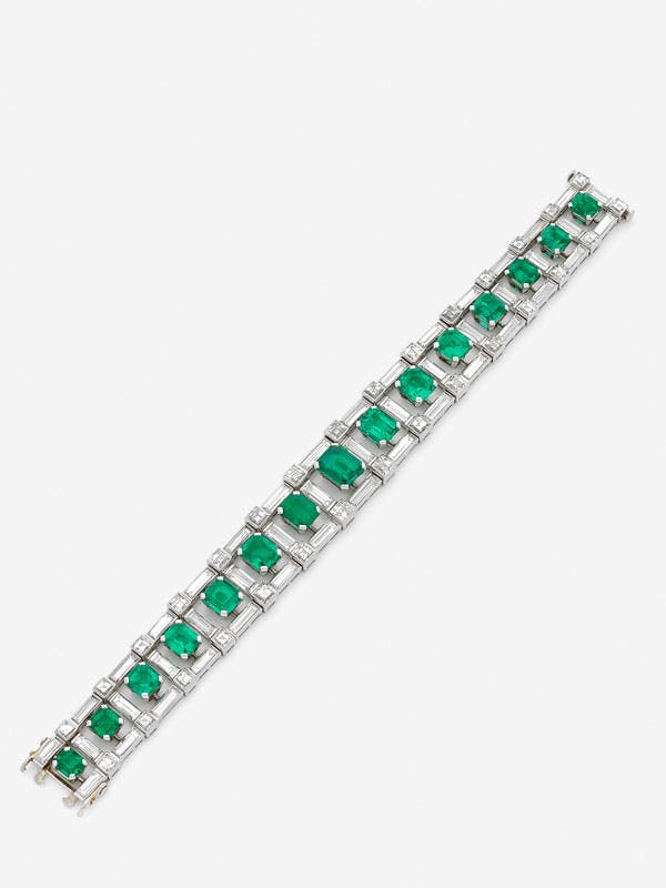 Van Cleef & Arpels 
Bracelet Art déco en émeraudes et diamants, circa 1930  
Vendu 249 280 € 