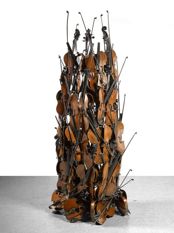Arman (1928-2005)
Baroquial II, 2000
Accumulation de violons et d'archets en bronze à patine brune et noire
Fonte Bocquel
198 x 80 x 76 cm
Vendu : 111 364 €  