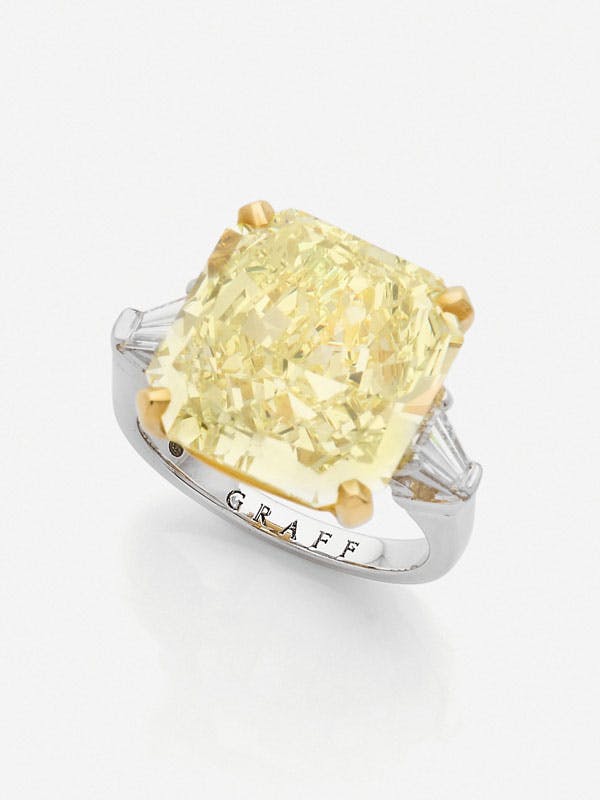 Graff
Bague ornée d'un important diamant Fancy Yellow (10.97 cts)
Vendu 244 940 €