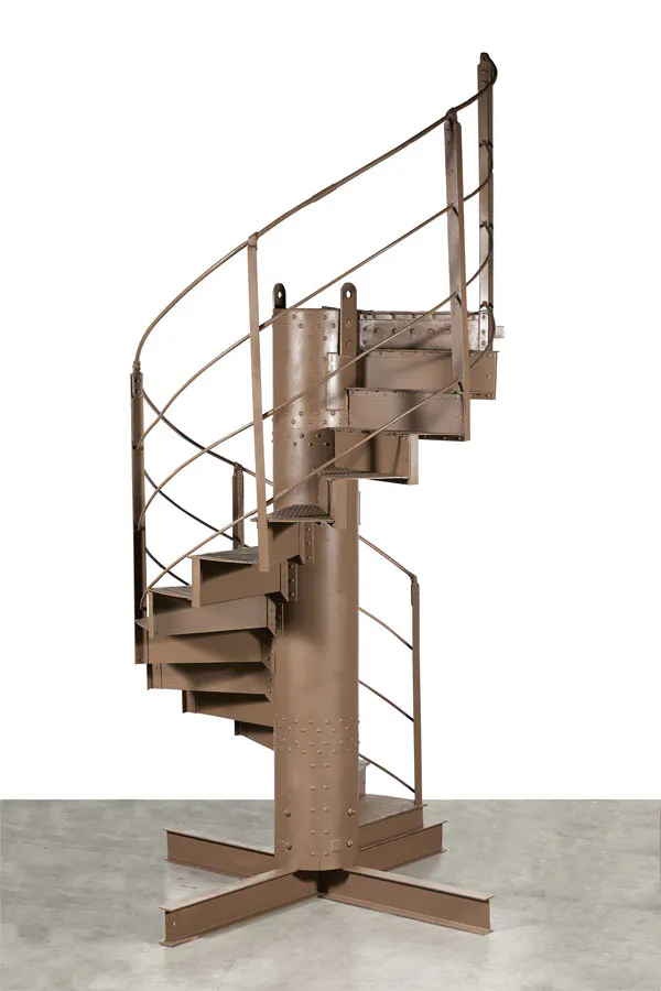 Gustave Eiffel (1832-1923) 
Escalier de la Tour Eiffel 
Partie de l’escalier hélicoïdal n°1 – 1889 
En acier et tôle rivetée qui reliait le deuxième étage au troisième étage de la Tour Eiffel, 14 marches 
Estimation : 40 000 - 50 000 € 