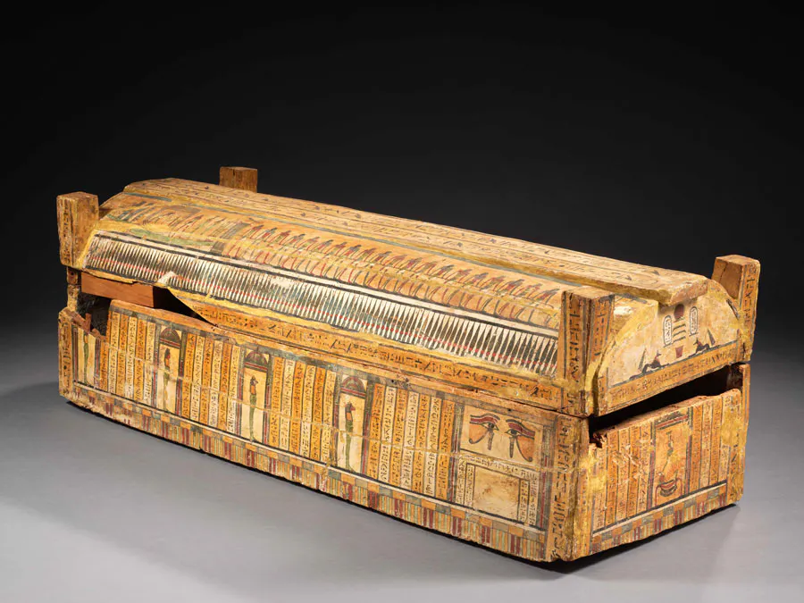 Cercueil momiforme et sarcophage en bois peint au nom d’Iahtesnakht
Art égyptien, époque saïte, XXVIe dynastie, 664-525 av. J.-C.
Estimation : 120 000 – 150 000 € 