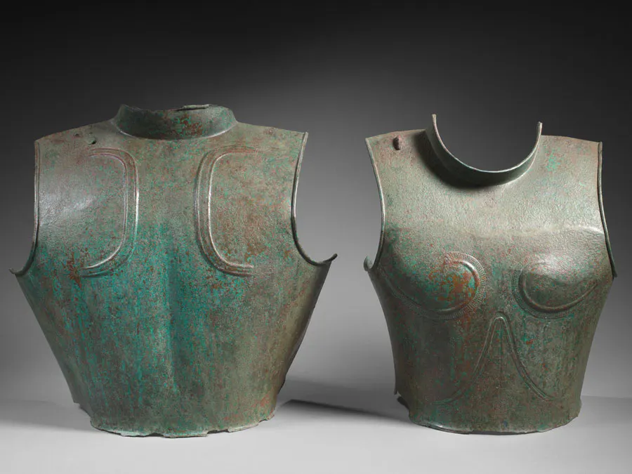 Cuirasse en bronze
Art grec, fin du VIIe-début du VIe siècle av. J.-C. 
Estimation : 50 000 - 70 000 €