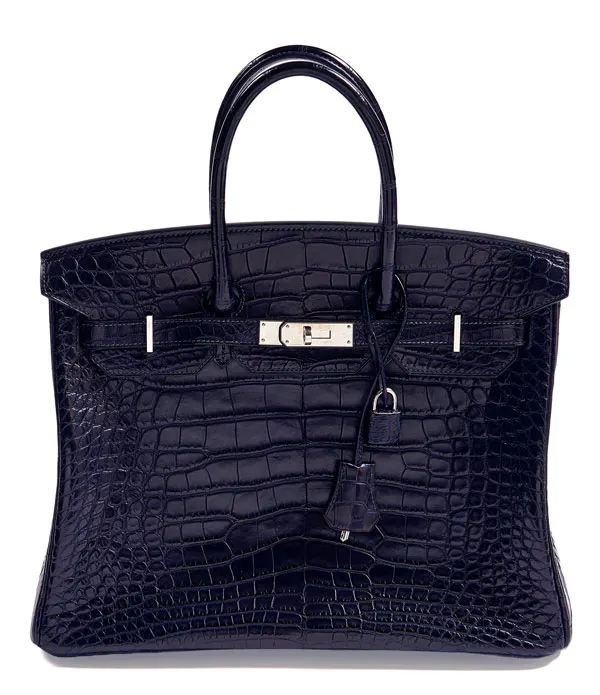 Hermès
Sac Birkin 35 – 2016 
En Alligator Mississippiensis II B Bleu Marine 
Garnitures en métal argenté, Tirette, clochette, cadenas et clés 
Estimation : 20 000 - 25 000 € 
