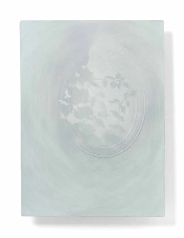LIU WENQI (née en 1985)
Le soleil de la brume N. 117
Porcelaine
Signée
Dimensions : 19 × 27 cm